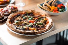 Una vera pizza margherita napoletana